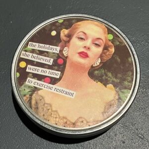 Vintage Style Tin with Retro Woman Design 6 unrestrained holiday coasters
